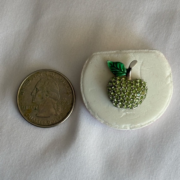 Vintage Avon Green Rhinestone Apple Pin Brooch – Original Box - Picture 6 of 7